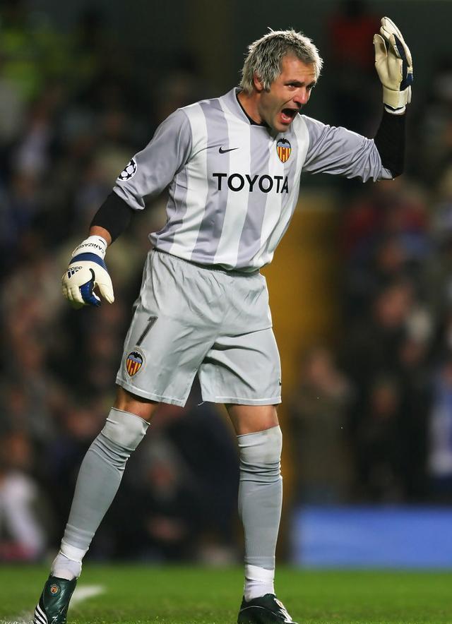 转折点瓦伦西亚队长鼓劲；意大利杯清晨攻防权衡；质疑声仍在；赛程密集仍需轮换的简单介绍