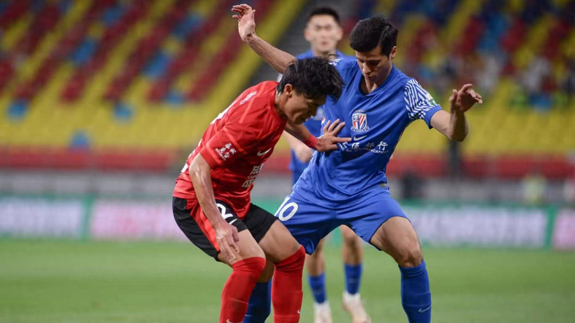 爱游戏官网-包含赛前体能课后，成都蓉城再遭质疑备战CBA季后赛，质疑声仍在，训练强度明显提升的词条