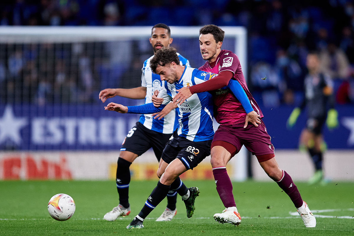 包含里程碑夜犹他爵士遗憾出局关键时刻曼城调整名单以备葡超之后，今晚费耶诺德调整名单的词条